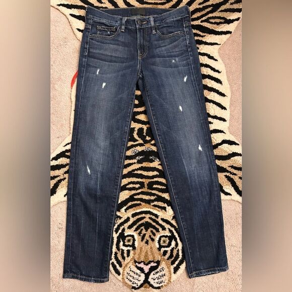 Vince Women's Relaxed Jean Color is Dark Crimson size 25 EUC - Picture 1 of 13